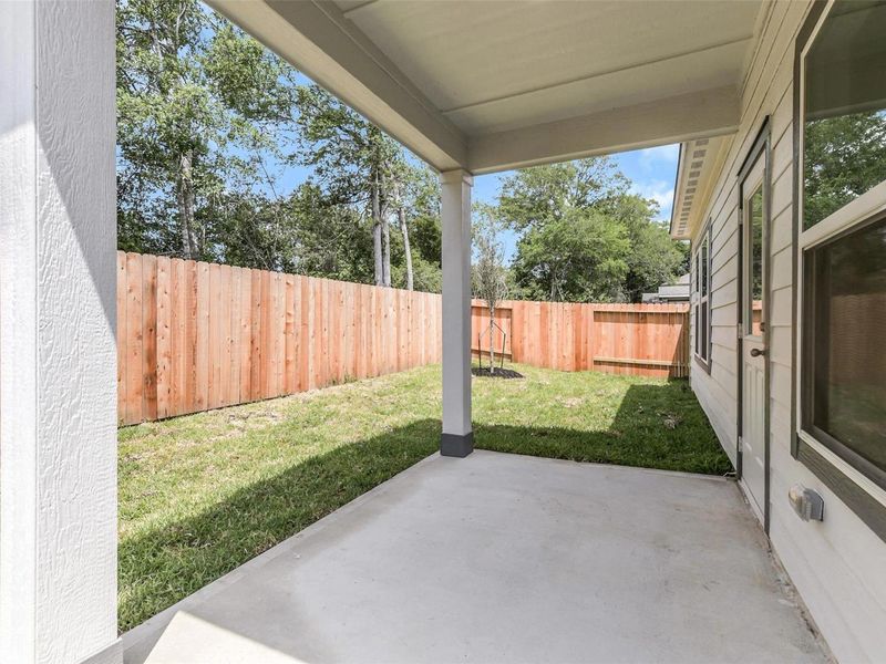 Exterior details and patio area of a home in Caney Creek Place, Conroe (Image 19).