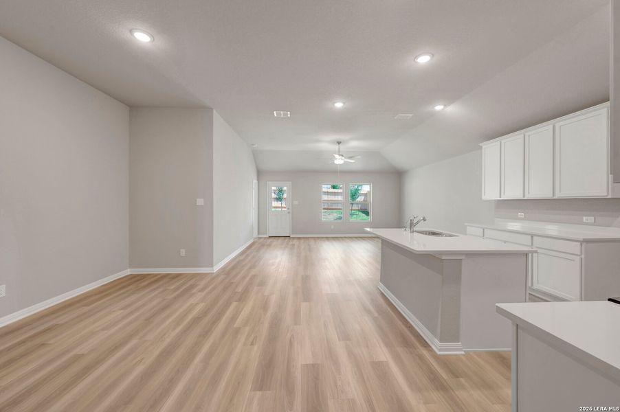 Spacious, unfurnished interior of a new home in Mesquite Ridge, San Antonio (Image 24).