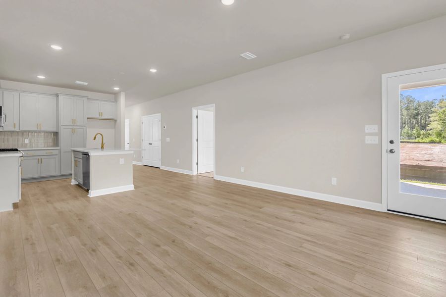 Similar Palmetto floorplan with Serene Collection. Features and finishes vary.