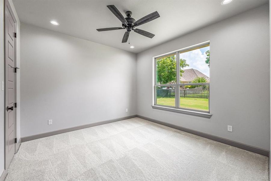 Spacious, unfurnished interior of a new home in Pecan Plantation, Granbury (Image 19).