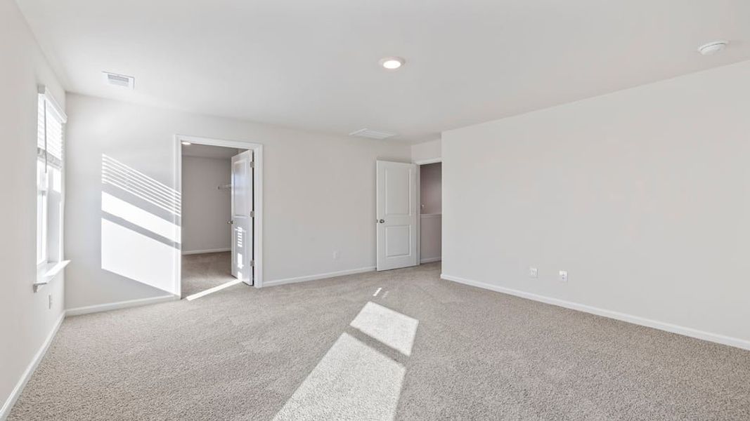 Spacious, unfurnished interior of a new home in Cedar Gap, Fountain Inn (Image 27).