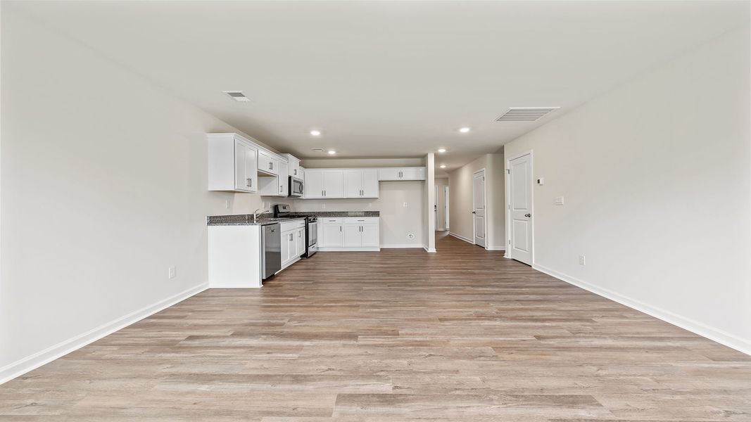 Spacious, unfurnished interior of a new home in Cloverdale Hills, Piedmont (Image 21).