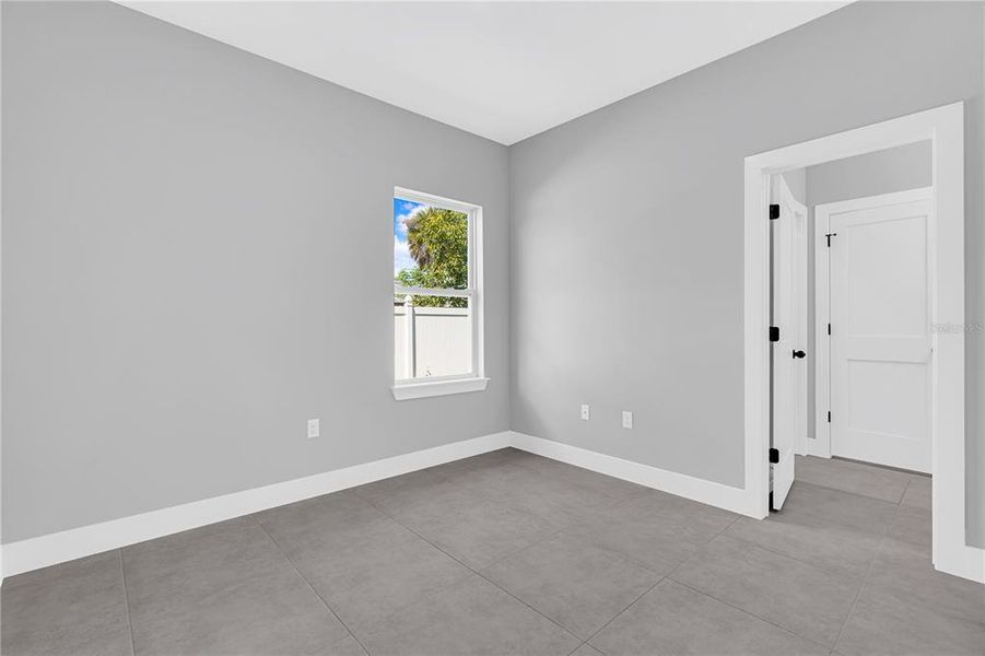 Spacious, unfurnished interior of a new home in , Port Charlotte (Image 10).