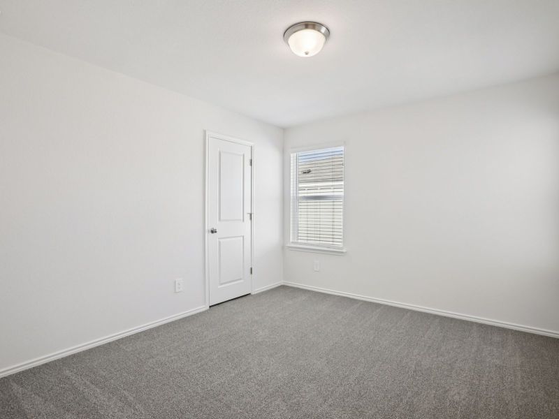 Spacious, unfurnished interior of a new home in Turner's Village, Buda (Image 10).