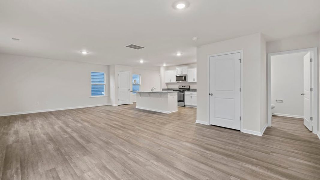 Spacious, unfurnished interior of a new home in Cedar Gap, Fountain Inn (Image 18).