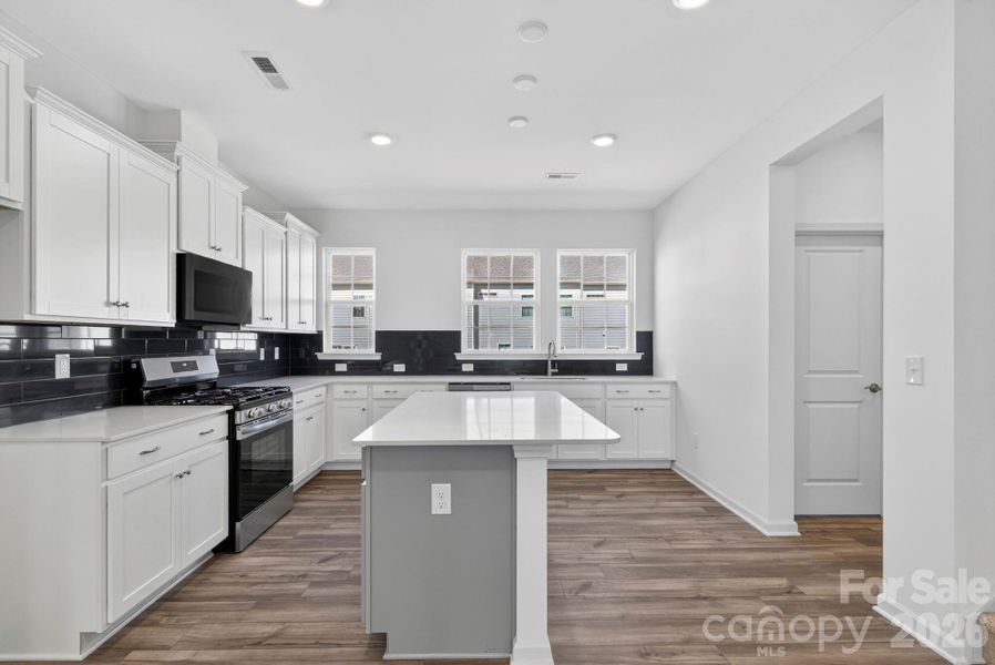 Kitchen w center island