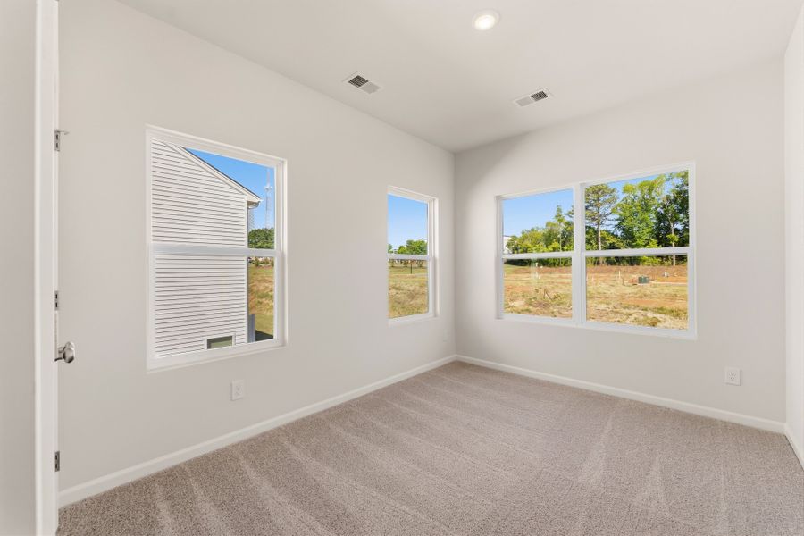 Spacious, unfurnished interior of a new home in Edwards Station, Taylors (Image 25).