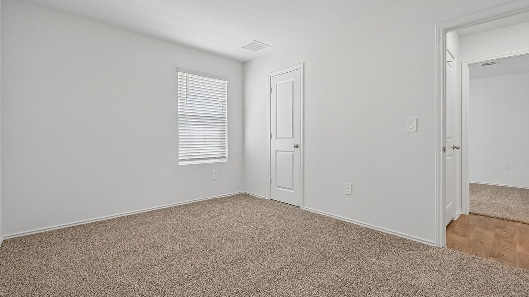 Spacious, unfurnished interior of a new home in Durango, Mustang Ridge (Image 34).