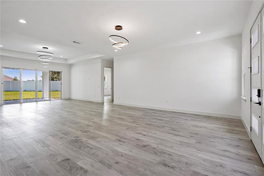 Spacious, unfurnished interior of a new home in , Leesburg (Image 23).