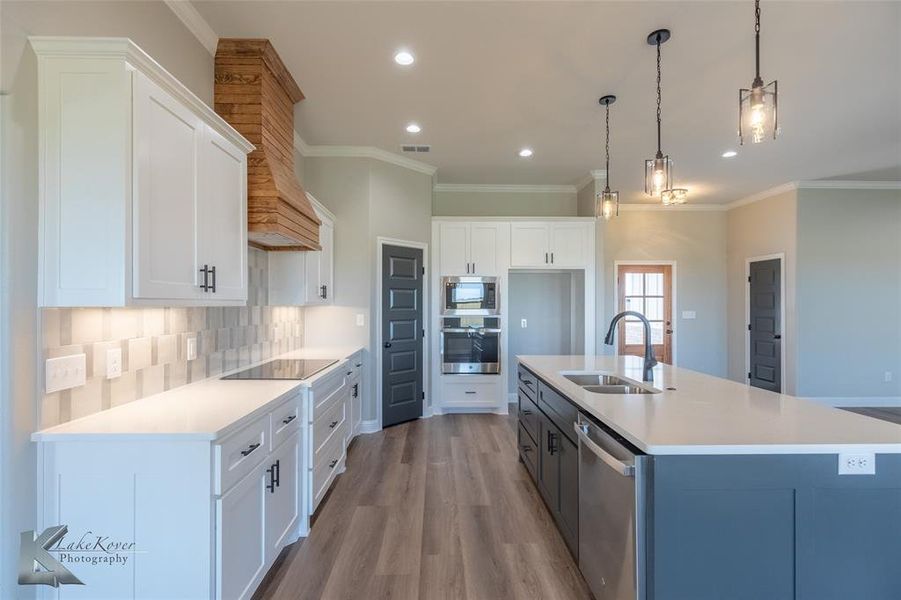 Furnished interior view inside a new home in , Abilene (Image 10).