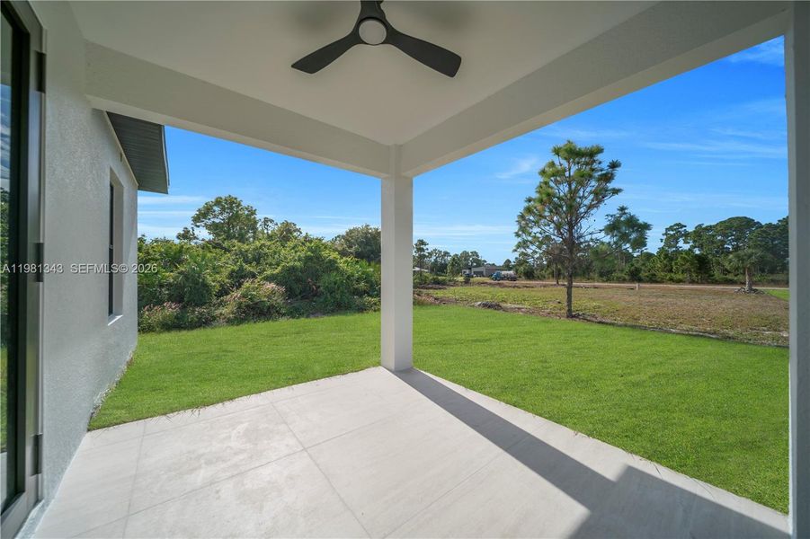 Exterior details and patio area of a home in , Lehigh Acres (Image 4).