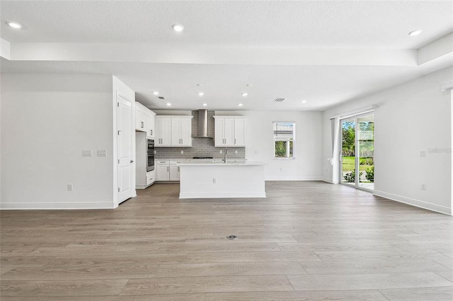 Spacious, unfurnished interior of a new home in Hawkstone, Sarasota (Image 17).