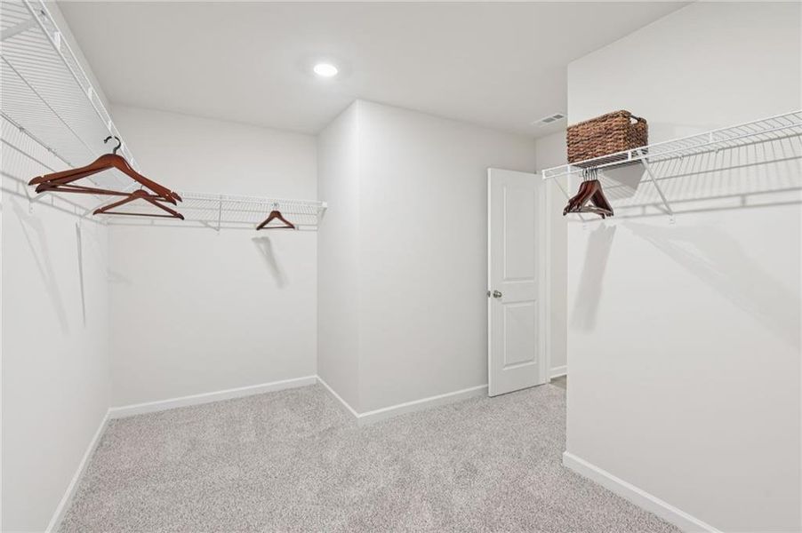 Spacious, unfurnished interior of a new home in Ivey Township, Dallas (Image 23).