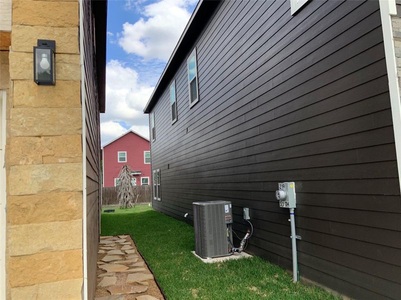 Exterior details and patio area of a home in , Beasley (Image 4).