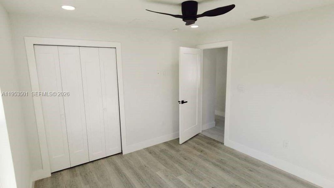 Spacious, unfurnished interior of a new home in , Sebring (Image 16).