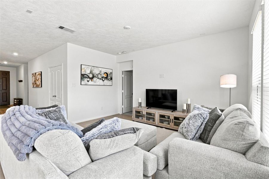 Furnished interior view inside a new home in Breckenridge Forest, Houston (Image 10). Furnished interior view inside a new home in Breckenridge Forest, Houston (Image 10).