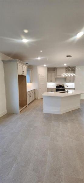 Spacious, unfurnished interior of a new home in , Mesquite (Image 6).