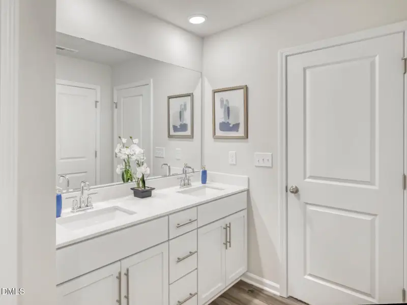 RAL_Oak-Manor_343-Lennon_Interior_Bath