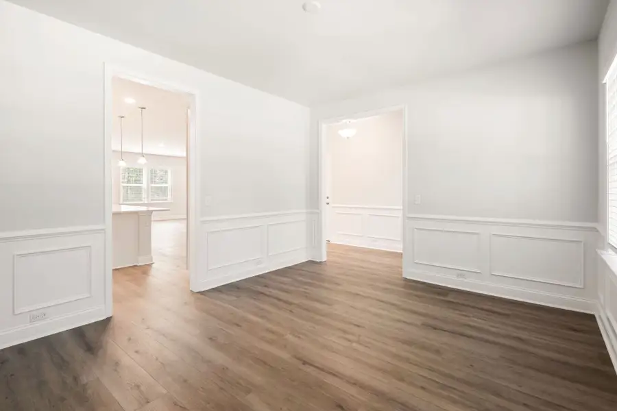 Spacious, unfurnished interior of a new home in Waterways, Richmond Hill (Image 50).