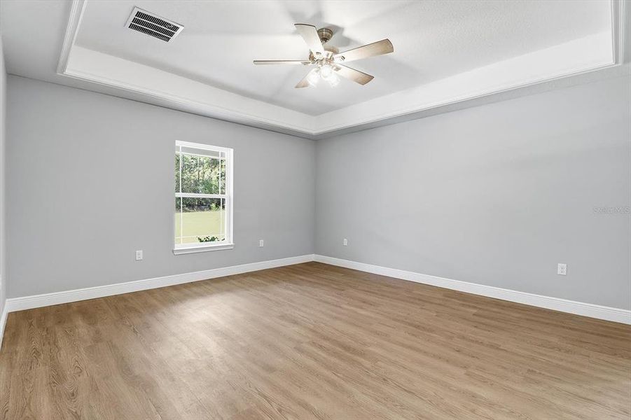 Spacious, unfurnished interior of a new home in , Dunnellon (Image 10).