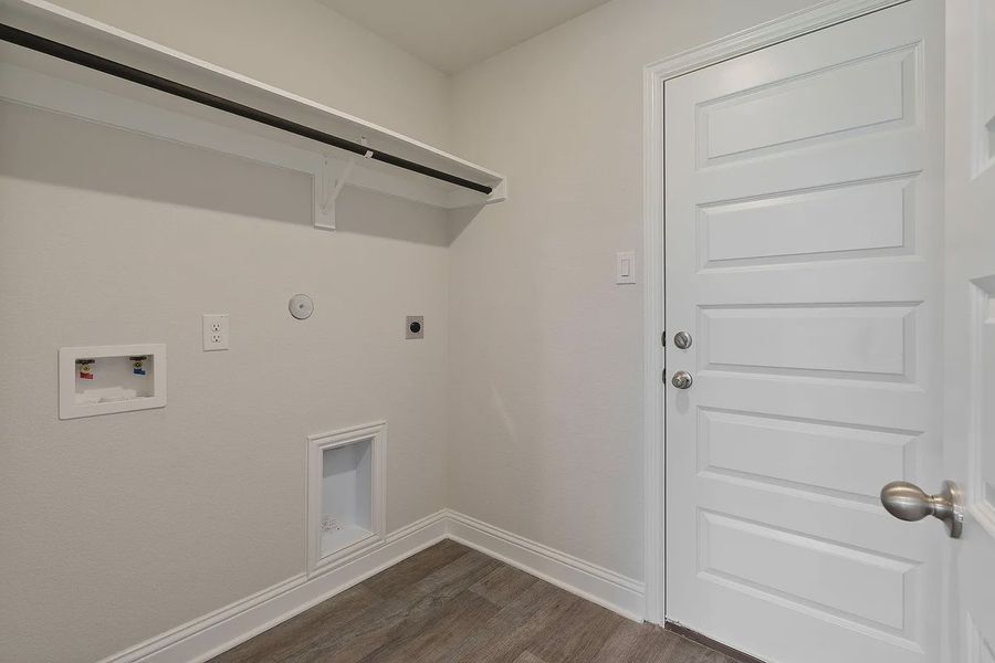 Spacious, unfurnished interior of a new home in Grand Oaks Reserve, Cleveland (Image 27).