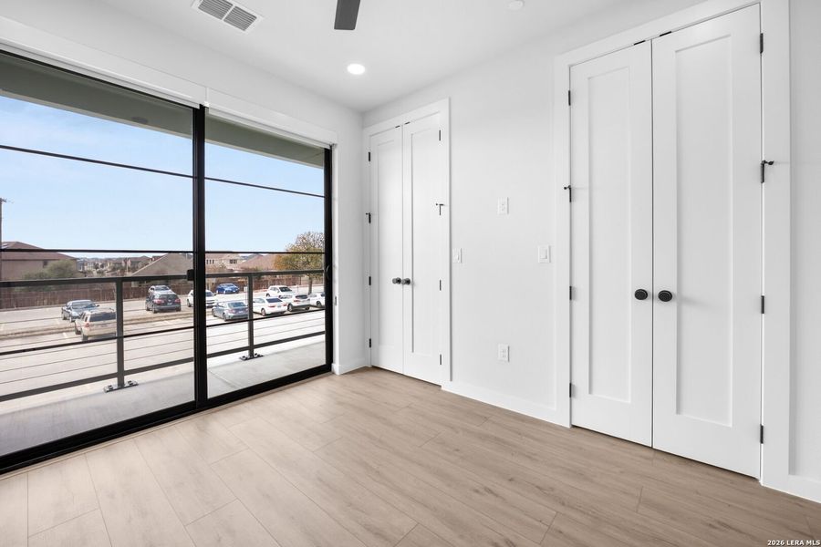 Spacious, unfurnished interior of a new home in , New Braunfels (Image 11).