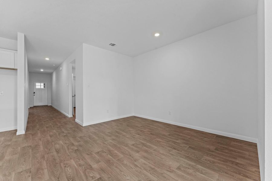 Spacious, unfurnished interior of a new home in Paramount, Kyle (Image 21).