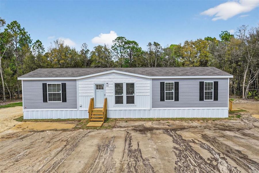 Exterior details and patio area of a home in , Ocala (Image 21).