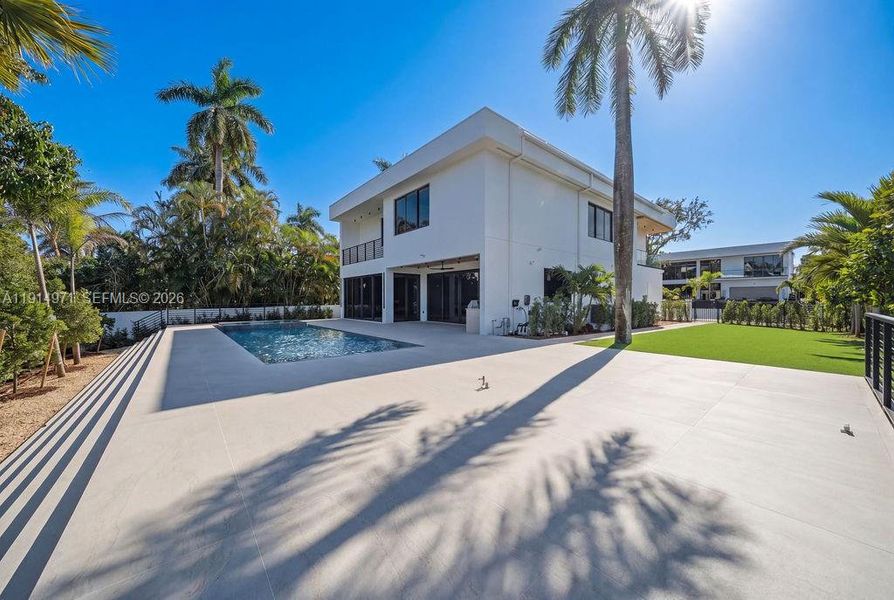 Image 87 of a home in .