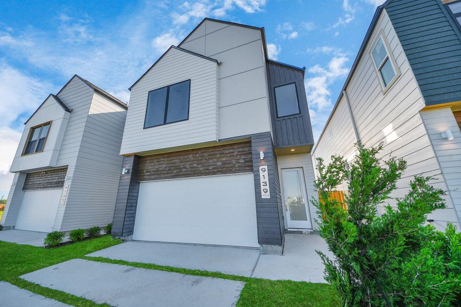 Exterior details and patio area of a home in , Houston (Image 20). Exterior details and patio area of a home in , Houston (Image 20).