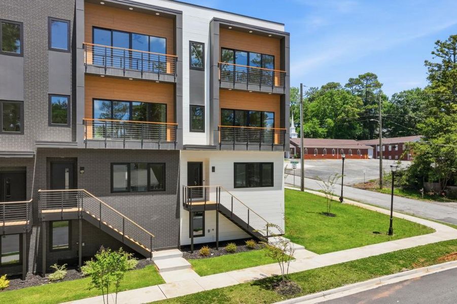 Condo located in Decatur, GA showcasing its design and architecture (Image 5).