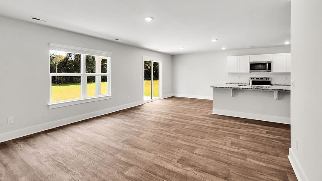 Spacious, unfurnished interior of a new home in Merchant Point, Jacksonville (Image 17).