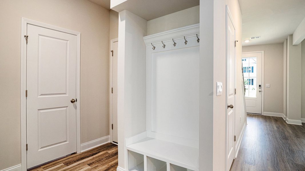 Spacious, unfurnished interior of a new home in Shell Pointe, Gilbert (Image 16). Spacious, unfurnished interior of a new home in Shell Pointe, Gilbert (Image 16).