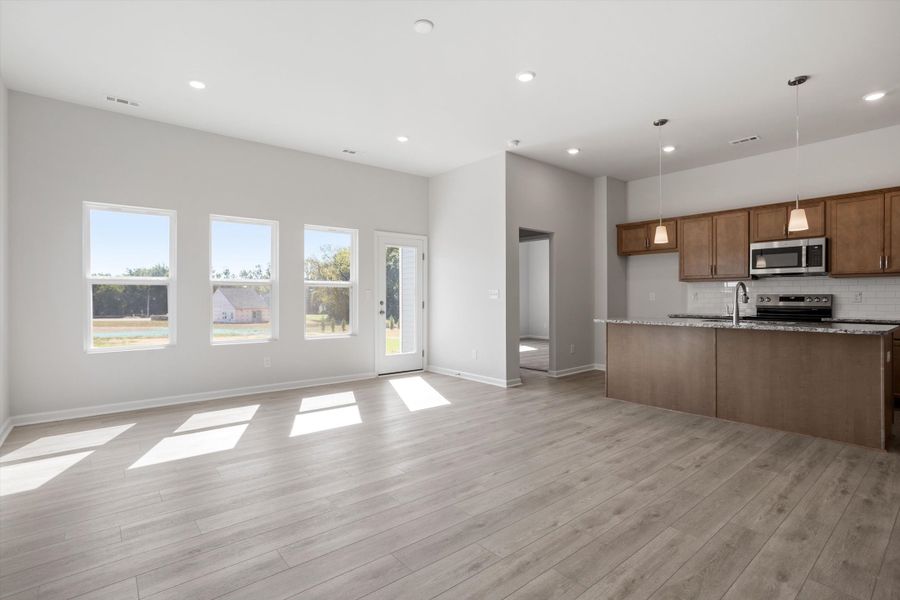 Spacious, unfurnished interior of a new home in Cambridge Reserve, Angier (Image 16).