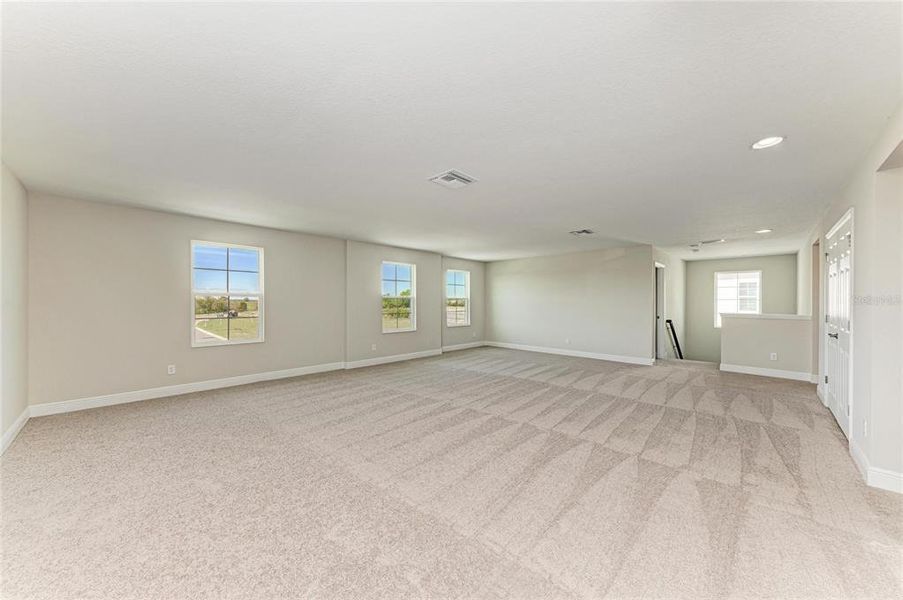 Spacious, unfurnished interior of a new home in Mirada, San Antonio (Image 26).