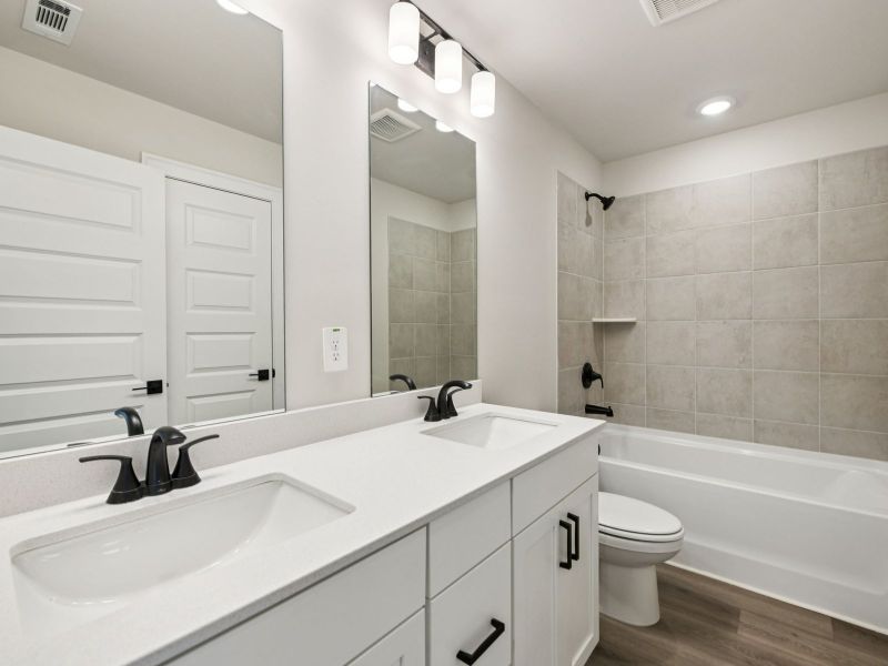 The Leighton floorplan with the Upscale Rustic Linen interior package.