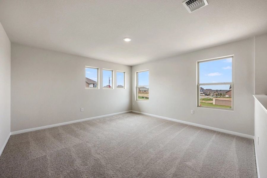 Spacious, unfurnished interior of a new home in The Colony, Bastrop (Image 21).