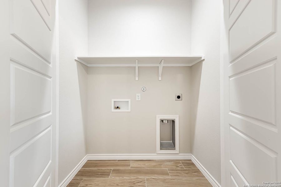 Spacious, unfurnished interior of a new home in , Canyon Lake (Image 20). Spacious, unfurnished interior of a new home in , Canyon Lake (Image 20).