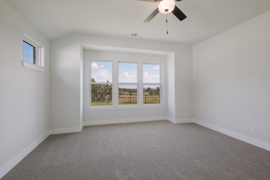 Spacious, unfurnished interior of a new home in Esperanza, Boerne (Image 21).