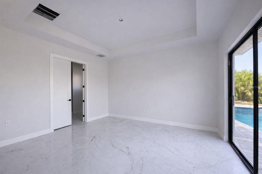 Spacious, unfurnished interior of a new home in , Port Charlotte (Image 12).