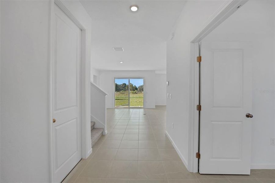 Spacious, unfurnished interior of a new home in Willowbrook North, Winter Haven (Image 34).