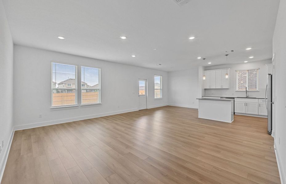 Spacious, unfurnished interior of a new home in Crosswinds, Kyle (Image 23).