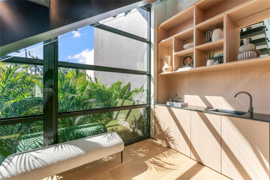 Exterior details and patio area of a home in , Pinecrest (Image 2).