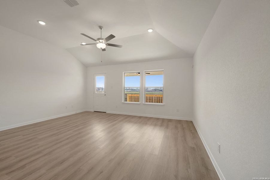 Spacious, unfurnished interior of a new home in Meadows at Clear Springs, New Braunfels (Image 37).
