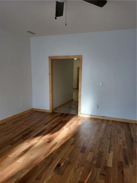 Spacious, unfurnished interior of a new home in , Atlanta (Image 10).
