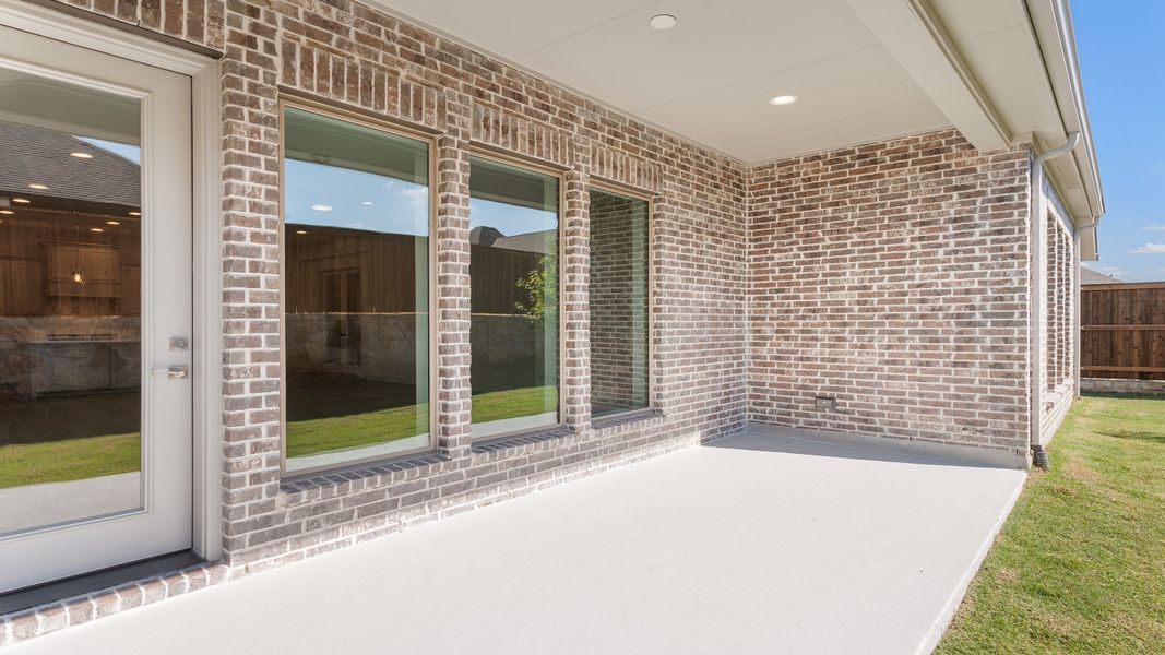 Exterior details and patio area of a home in Hillstead 50', Lavon (Image 3).
