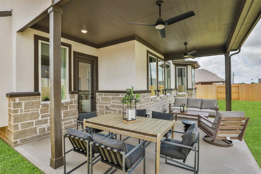 Exterior details and patio area of a home in Beamer Villas, Friendswood (Image 23).