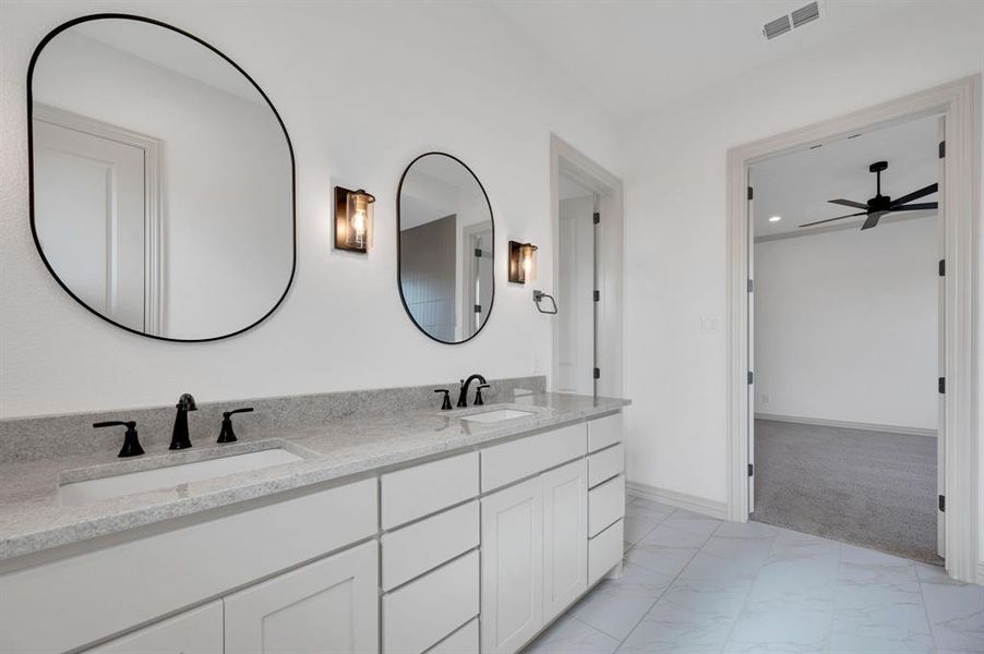 Furnished interior view inside a new home in , Waxahachie (Image 10).