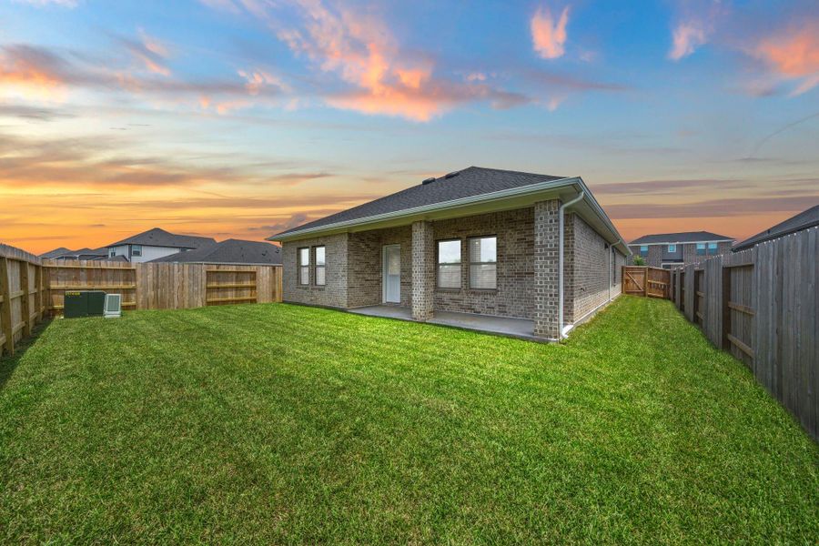 Exterior details and patio area of a home in Laurel Landing, Alvin (Image 4).