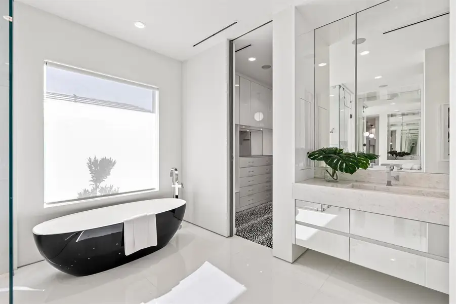 PRIMARY_BATHROOM_ANGLE_RIGHT